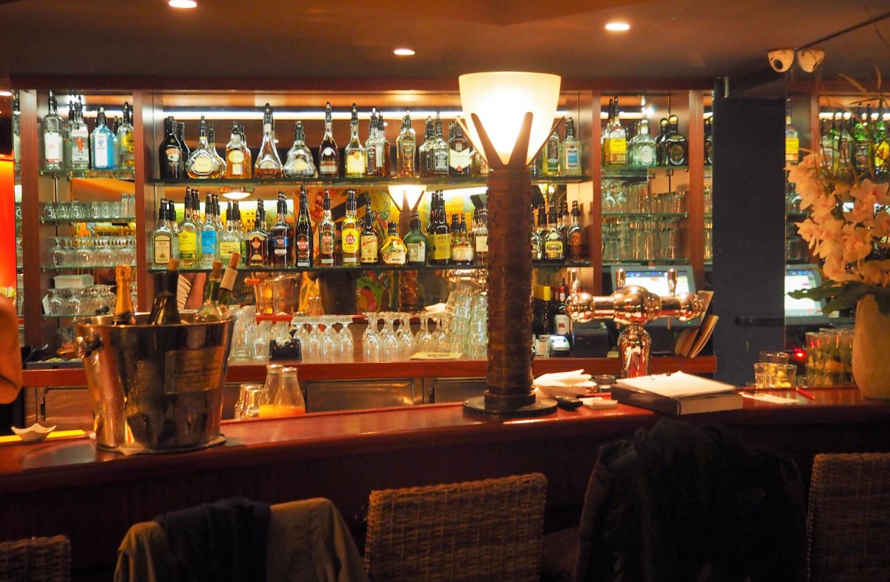 Boire Un Caf Ef Bf Bd Dans Un Bar Boire Un Caf Ef Bf Bd Dans Un Bar